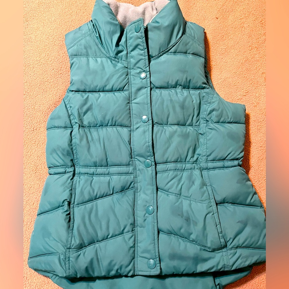 Old Navy women’s puffer vest